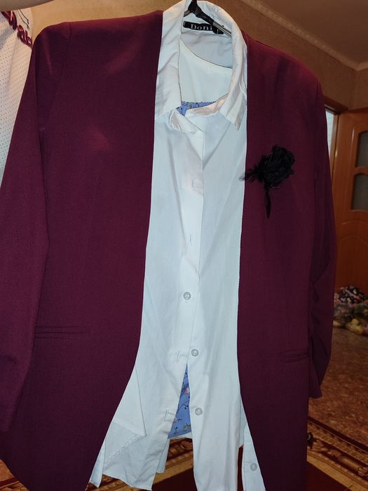 Продается костюм по разумной цене за 10000тг торг при осмотре