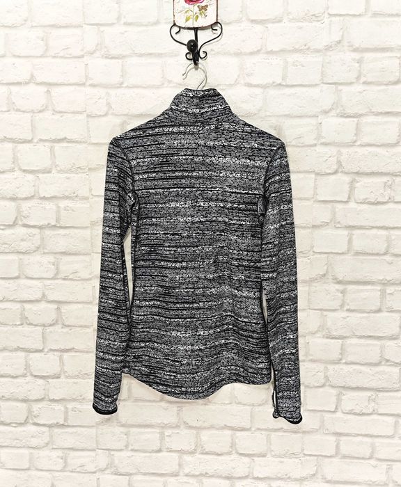 NIKE Pro  Оригинална дамска фланелка за фитнес /  бягане размер S