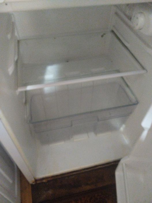 Хладилник с малка камера