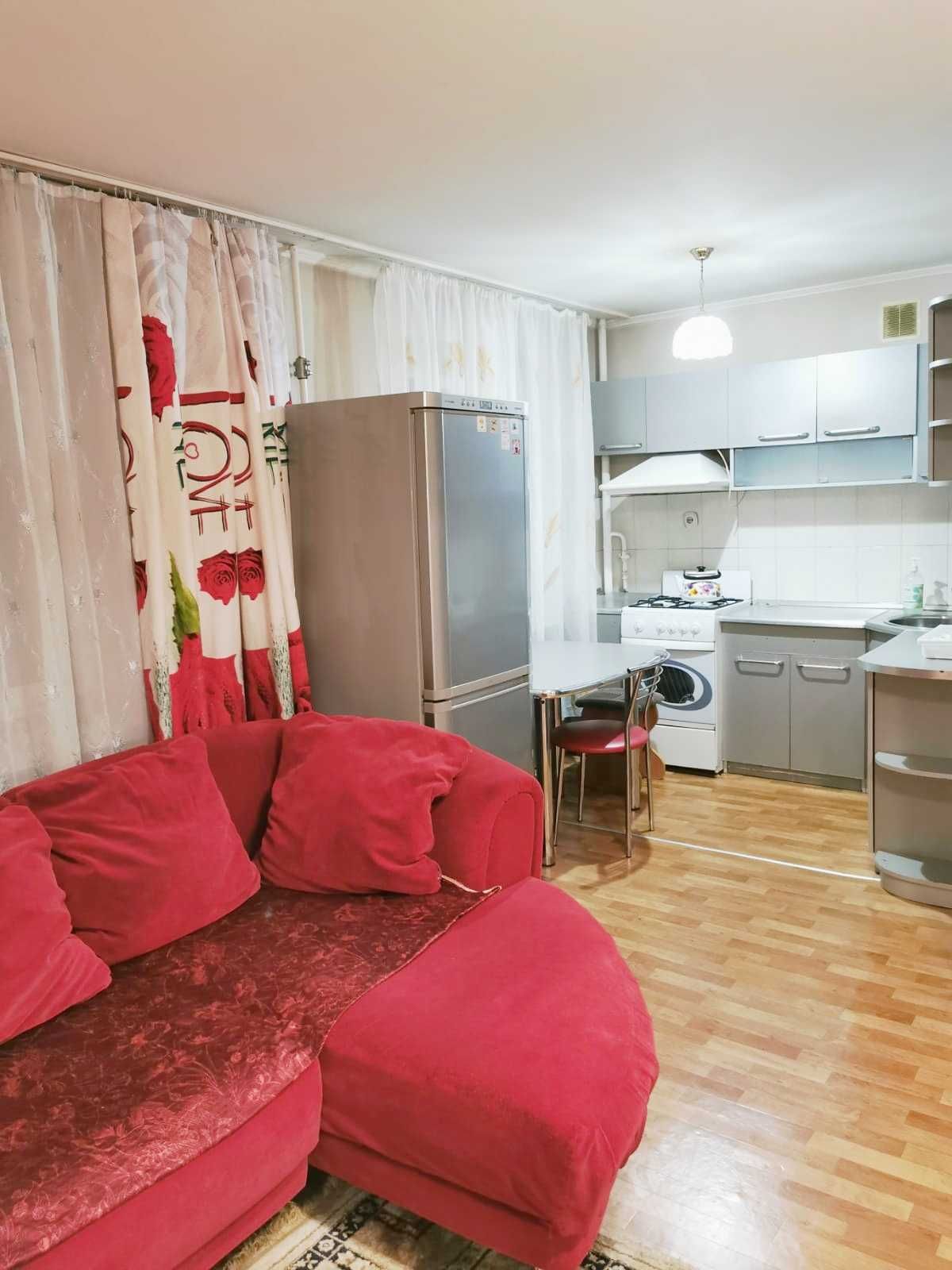 Продам однокомнатную Центр