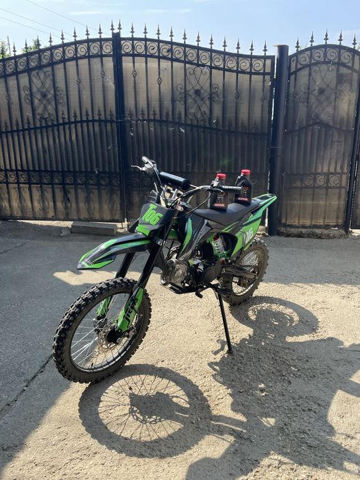 Vand moto cross 125cc ca nou , luat de nou din magazin cu factura