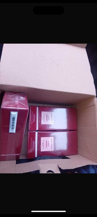 Vand parfum bacara original nou sigilat