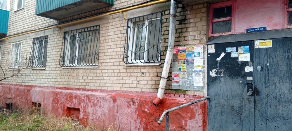 Продам квартиру  по адресу космонавтов 6