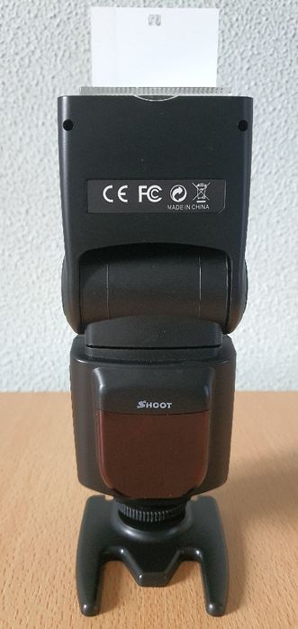 Vând blitz compatibil cu Nikon
