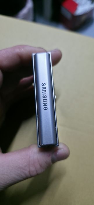 Samsung Flip 6..