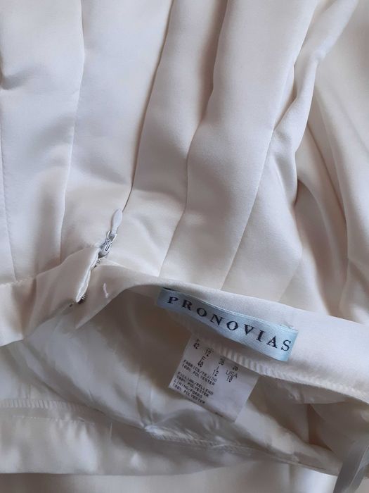 rochie    de  mireasa  Pronovias   ,Crem ,  2  piese