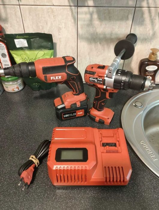 Bormasina cu percutie si de Rigips Flex de 18V  5Ah și înc, rapid.