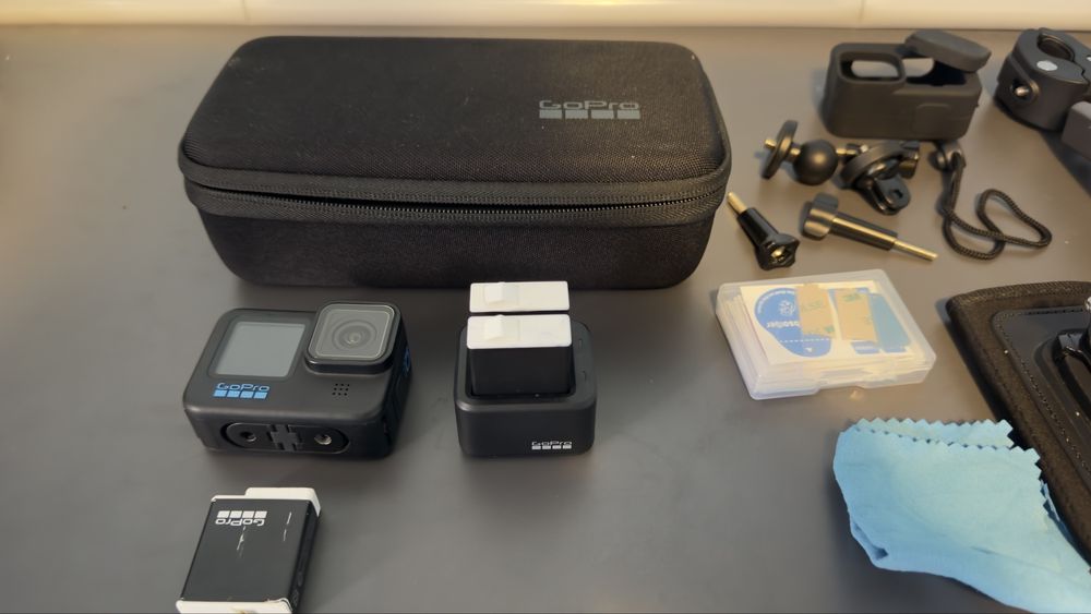 GoPro Hero 10 Black + 4 батерии и комплект аксесоари