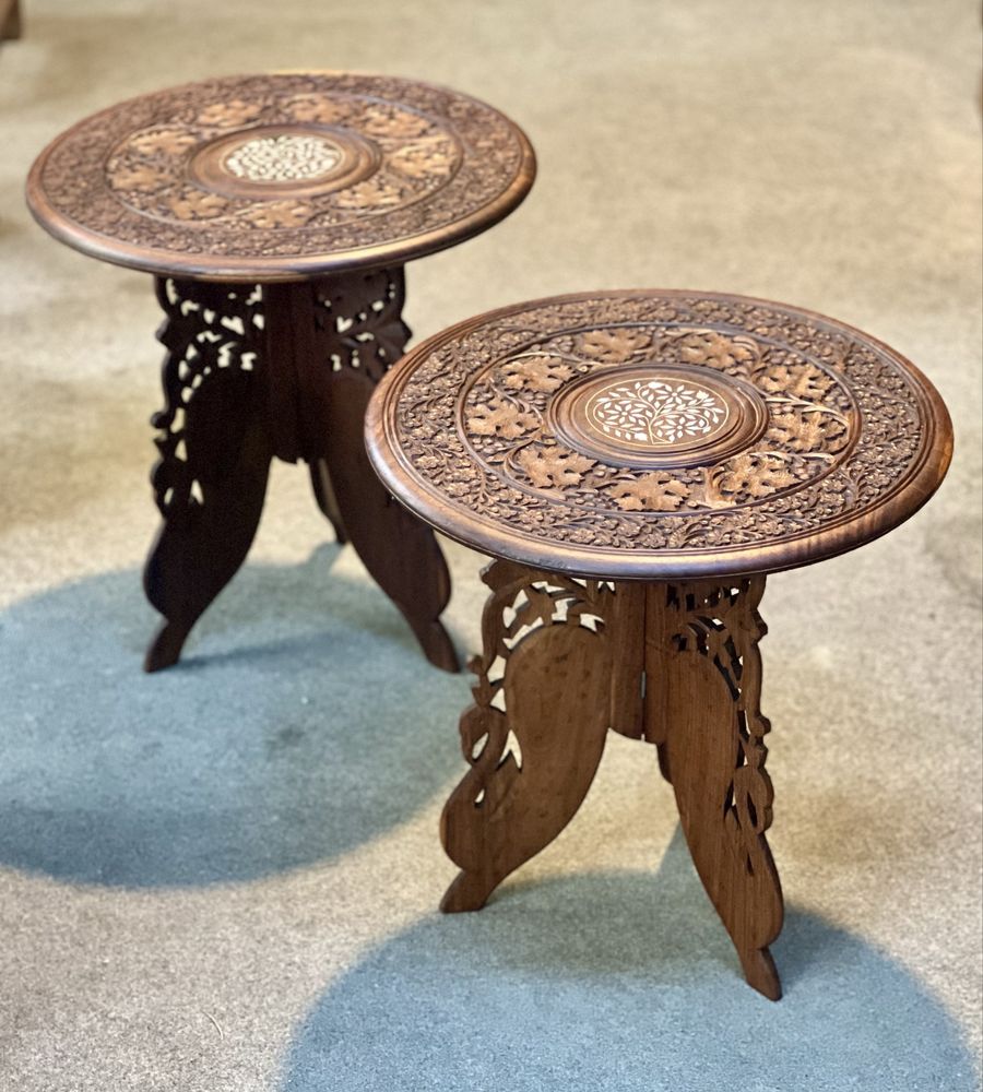 Set 2 măsuțe orientale sculptate manual – lemn exotic, decor vintage