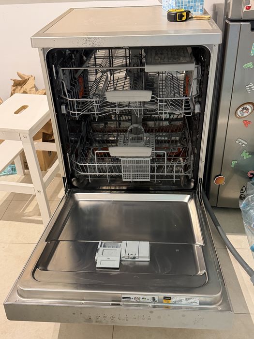 Mașiă de spălat vase Ariston Hot Point