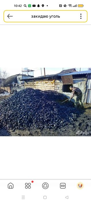 Закидаем уголь лопатой в ручную
