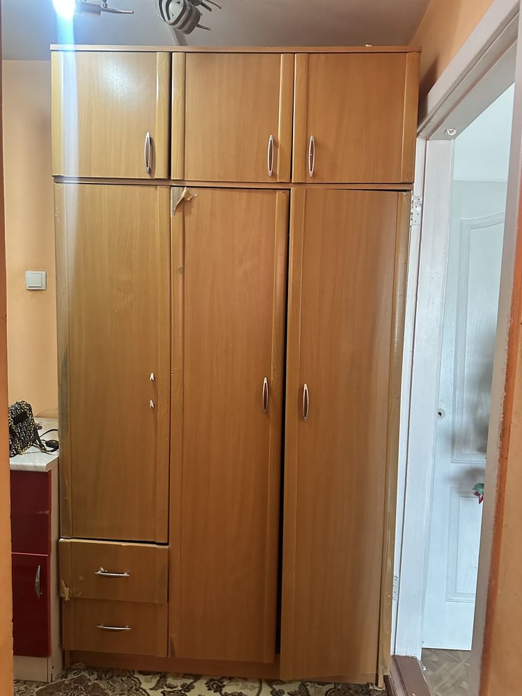 Бесплатно заберите шкаф