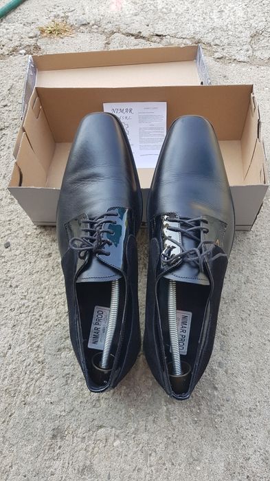 Vand pereche de pantofi barbatesti