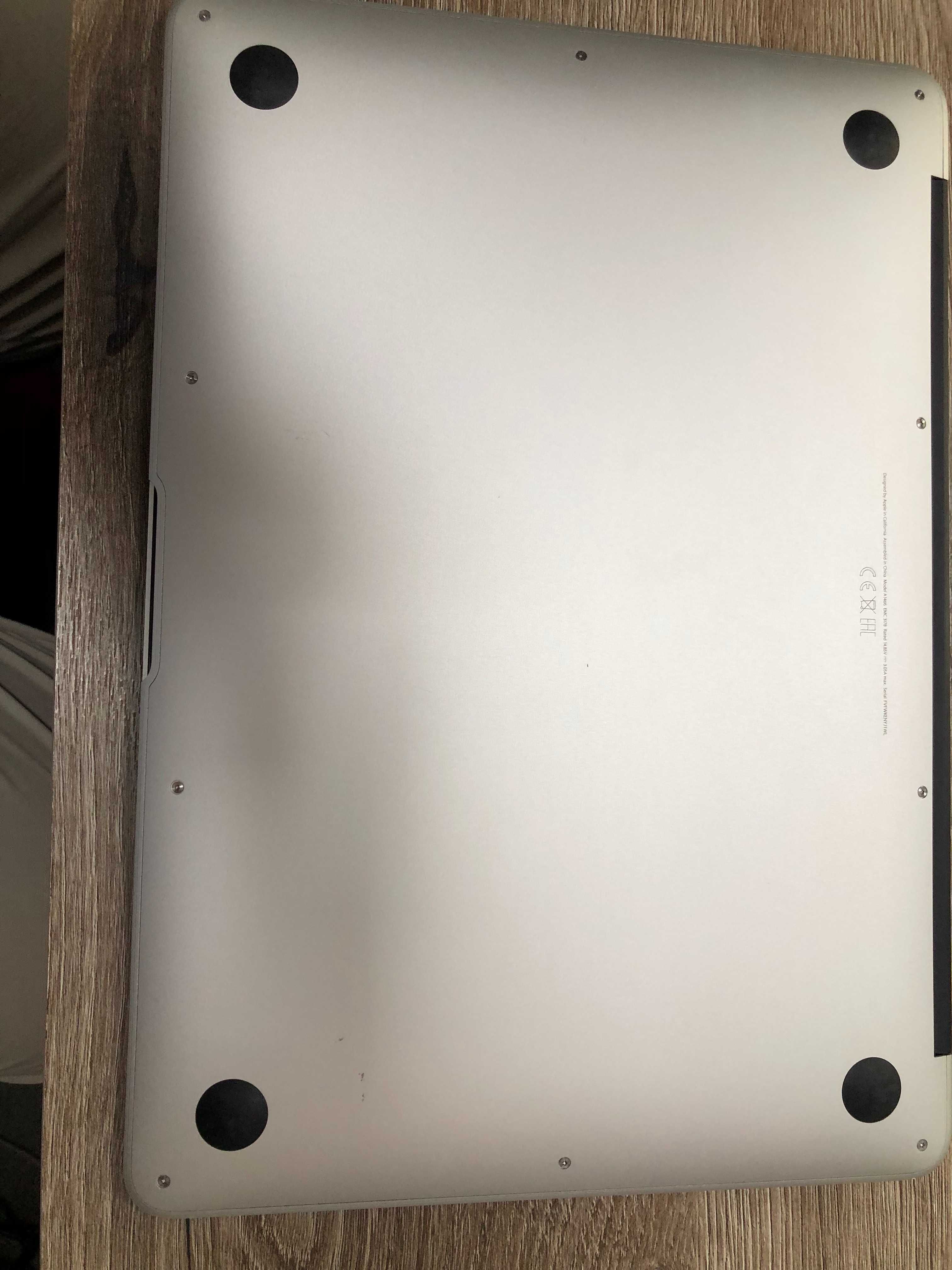 Лаптоп Apple MacBook Air 13 (2017год.)