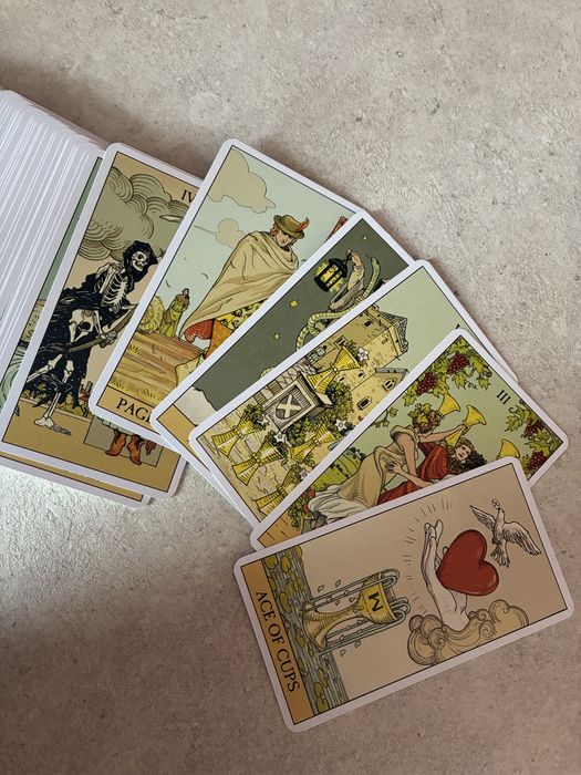 Продавам Карти Таро