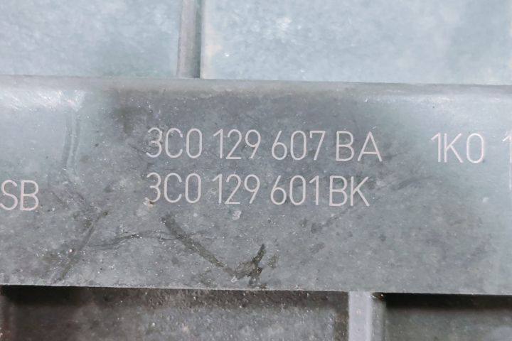 Carcasa  filtru aer 3C0129607BA / 3C0129601BK Volkswagen VW Caddy a 3