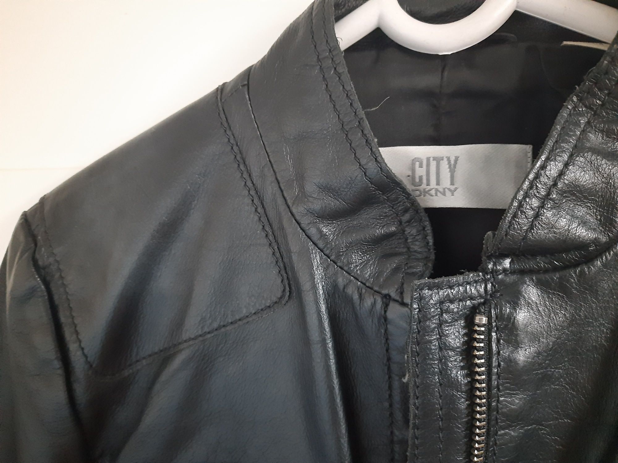 Geaca de dama, din piele naturala, neagra- firma DKNY masura S
