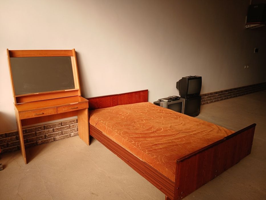 Кроват сотилади.