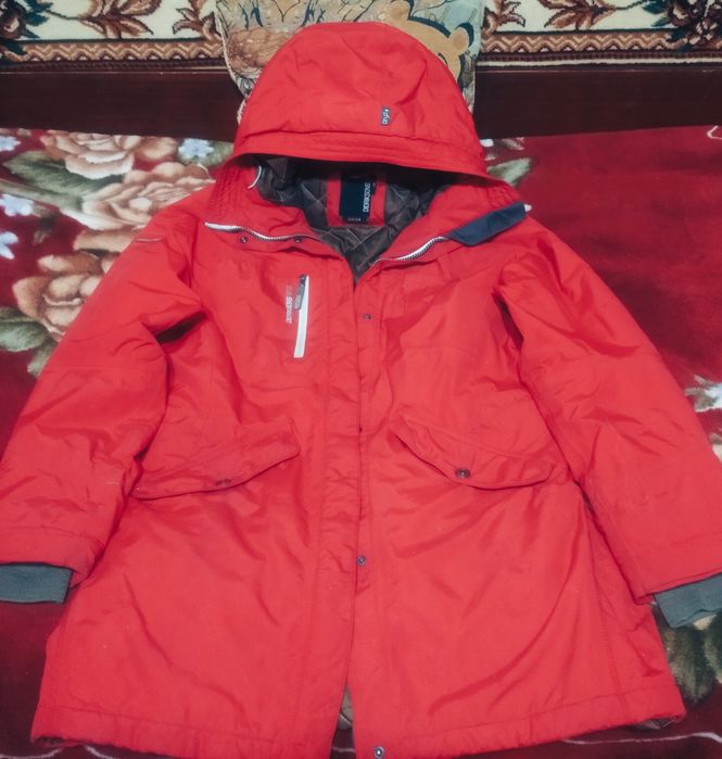 Куртка женская фирменная,50-52размер,150000сум..б/у