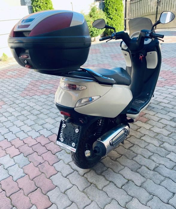 Vând scuter 125 cmc
