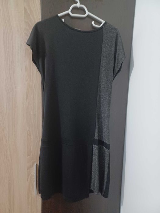 Черна къса рокля с отворен гръб