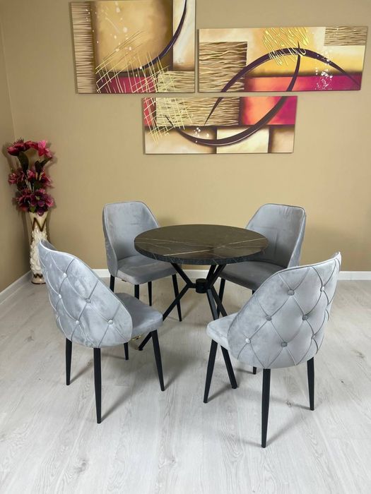 Столы стулья в большом объеме