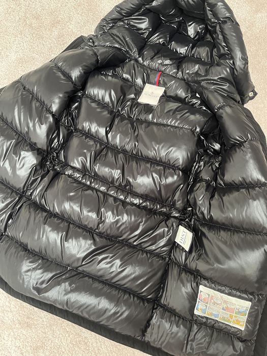 Geaca Moncler.