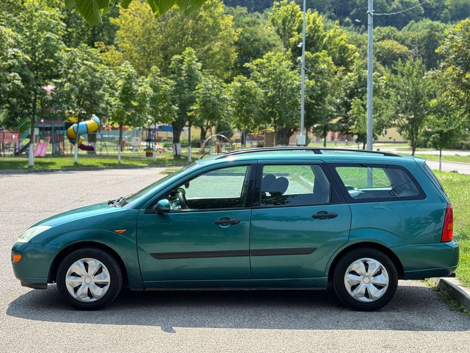 Ford Focus Break 1.6i - 799€ -