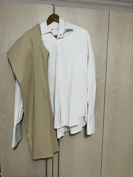 Vând costume in stare bună