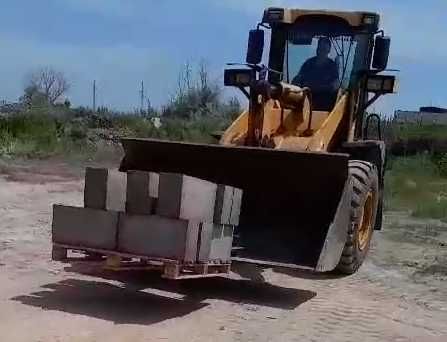 Вилы быстросъёмные на фронтальный погрузчик. В наличии. Наша доставка.