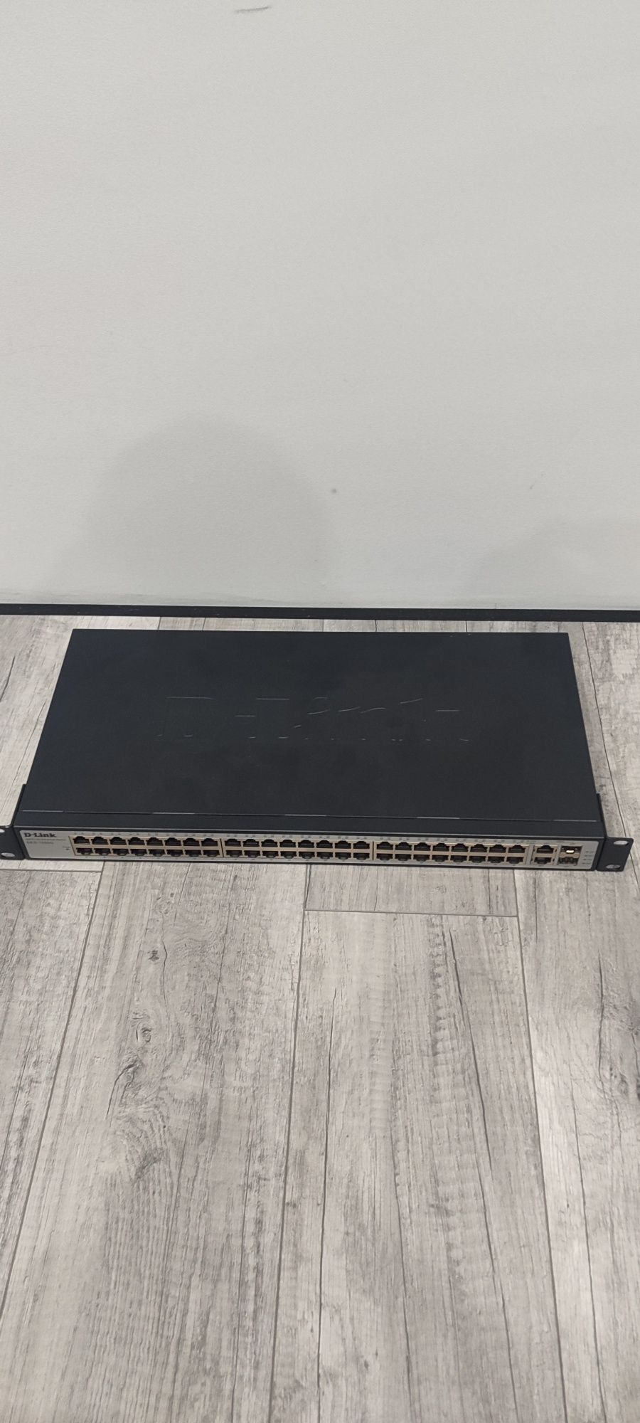 коммутатор D-Link DES-1050G (48 портов, Fast Ethernet)