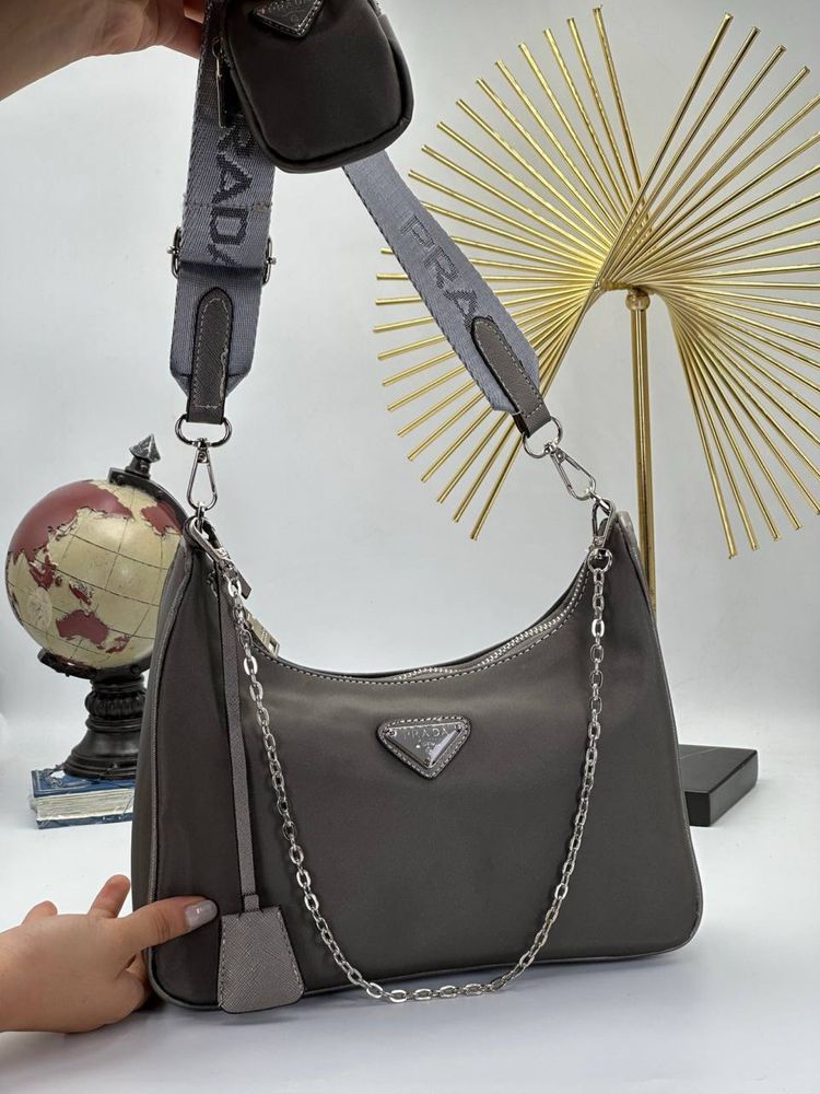 Geanta Prada Noua !!! Dimensiuni 27/22 !!!