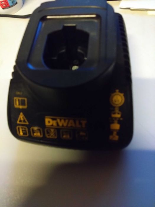 Încărcător acumulator NiCd bormașină  Dewalt 12V model DE9118