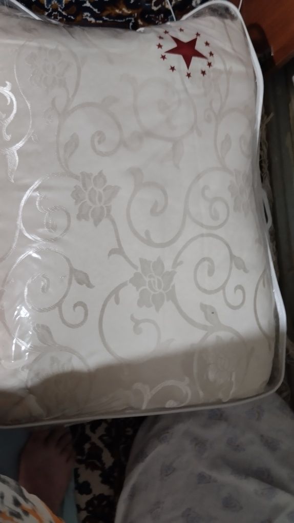 Yangi 2kishilik divan ustiga yopqich. Turkiya.