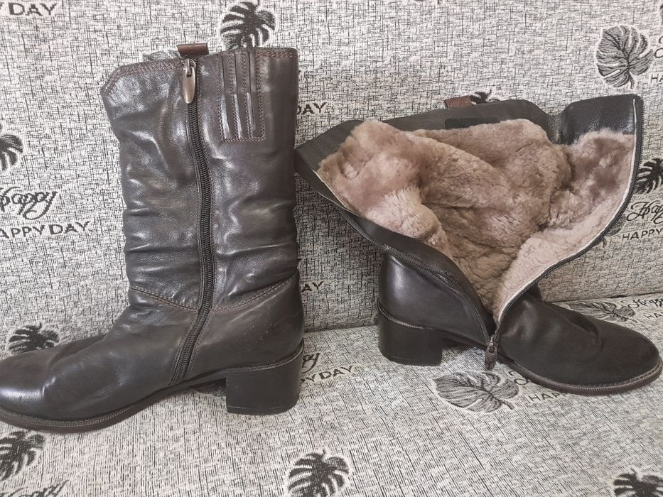 Женские сапоги продаю