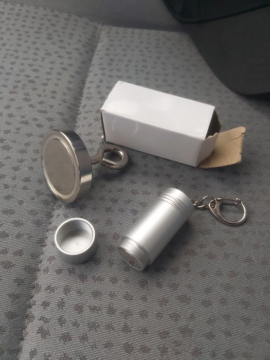 Magneti neodim foarte puternici