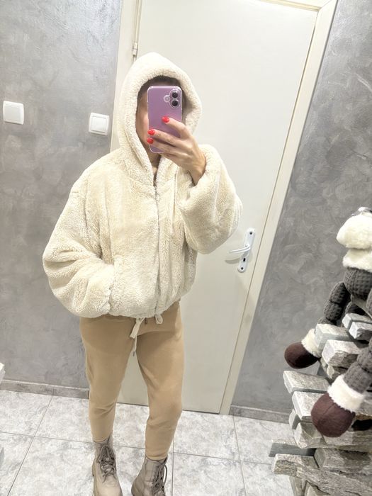 Яке pull and bear M/L размер 30лв