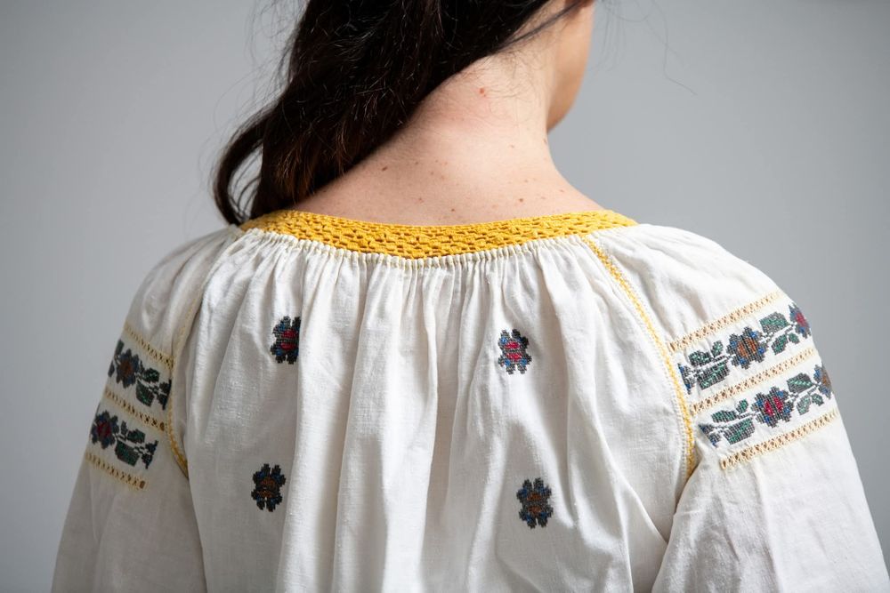 Ie/cămașă populară/costum traditional/vusut manual/folclor