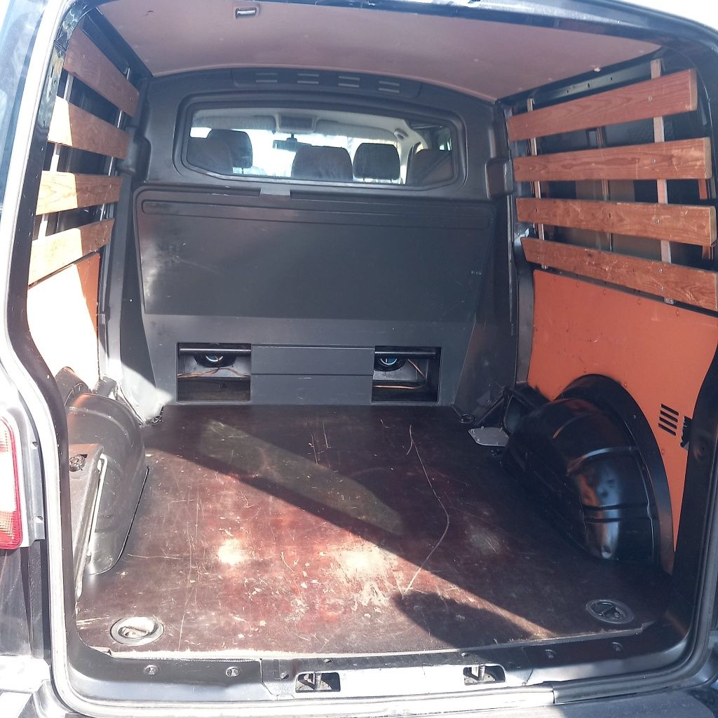 Vând Volskwagen t5