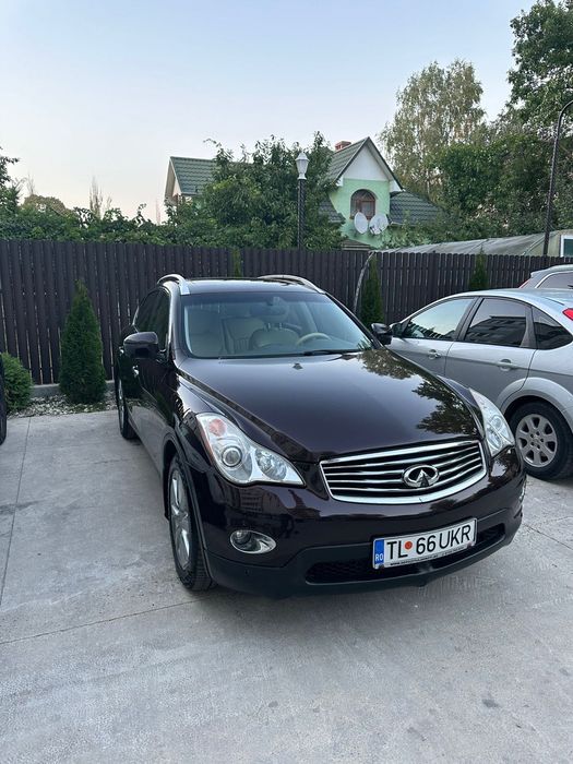 Mașina Infiniti EX35,4x4,urgent