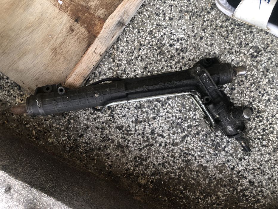 Хидравлична рейка с датчик сервотроник Бмв е39 530d 2001 година 193 кс
