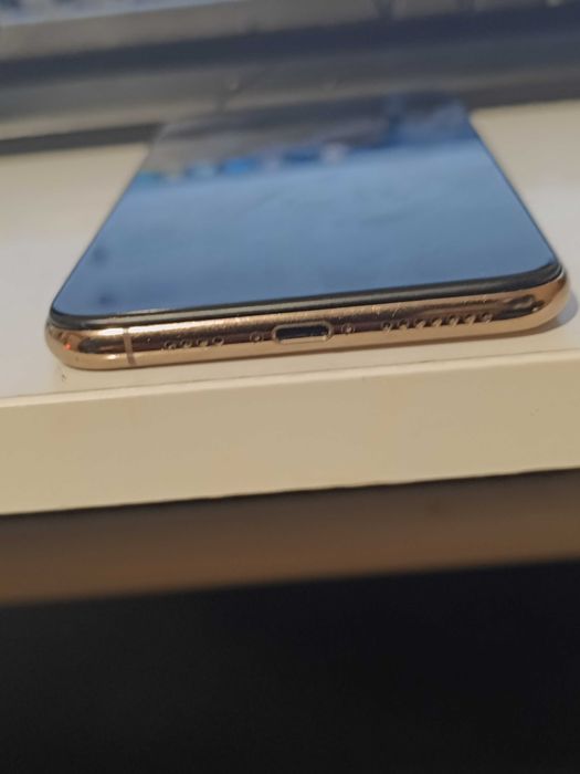 Продавам Iphone XS MAX 64 GB 100%