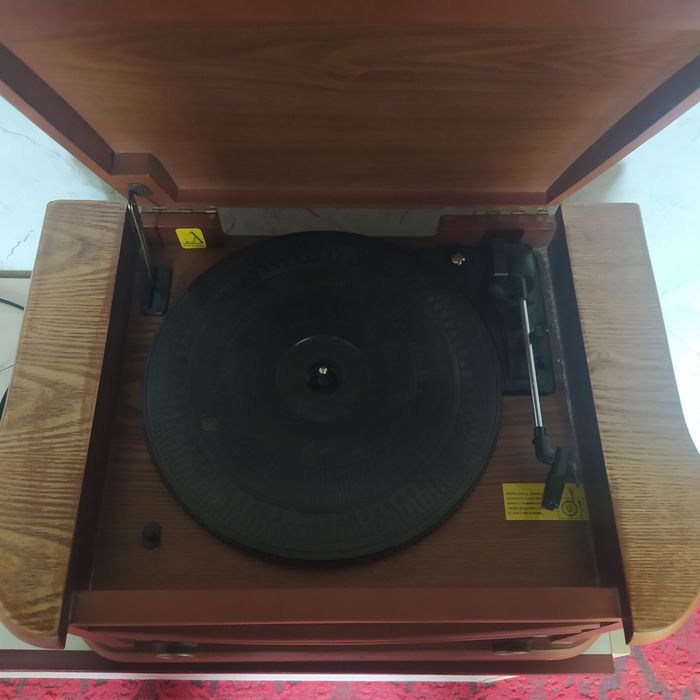 Радио/CD/грамофон Roadstar