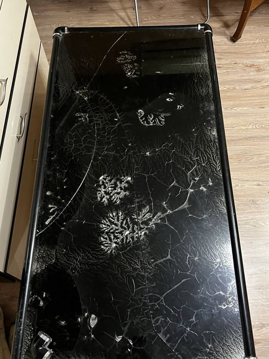 Маса стъклена за 30 лв по дрговаряне!!!