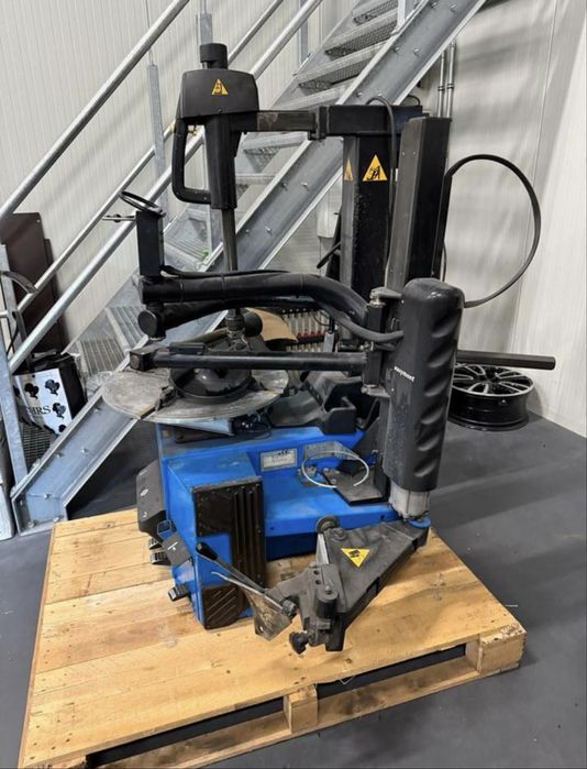 Машина за монтаж/демонтаж на гуми