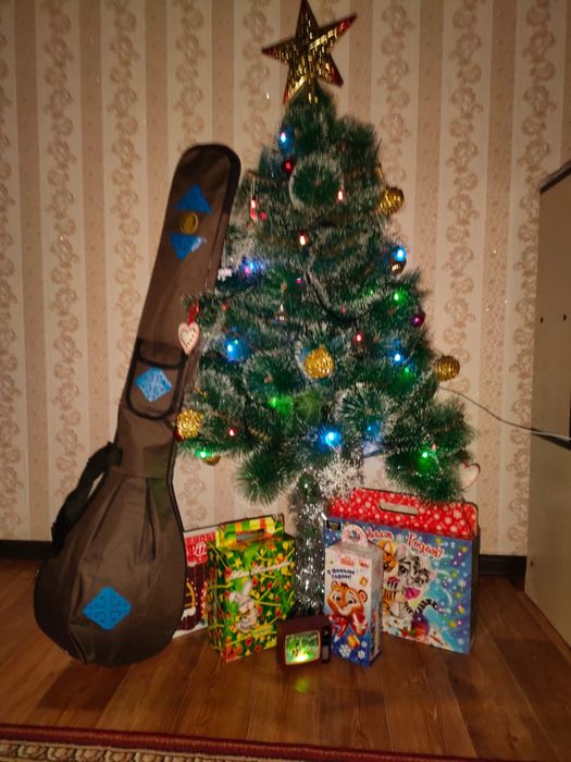 Продам исскуственную елочку