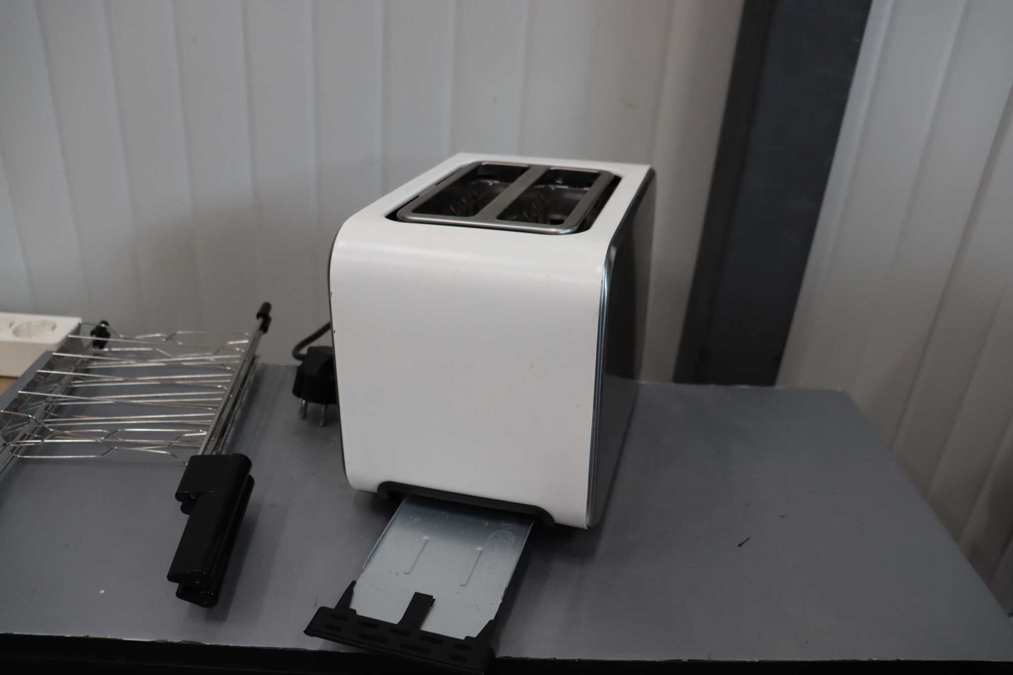 De'Longhi Тостер с щипки,3 функции, 550W , сребрист, НЕ РАБОТИ!
