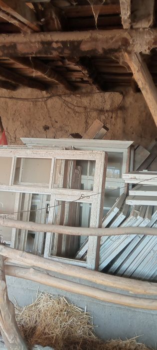 Taxta eshik rom va derazali oynalar
175*125 rom - 5ta bir xil