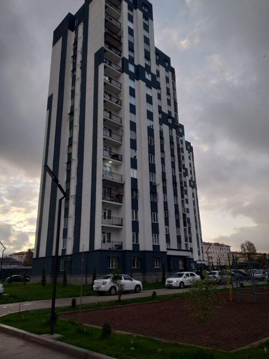 3-х комн квартира в Яшнабадском районе мах. Олмос