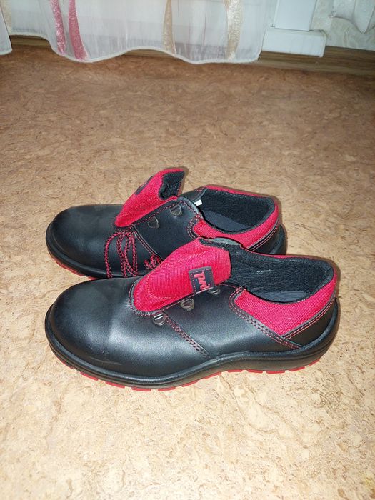 Строительные кроссовки